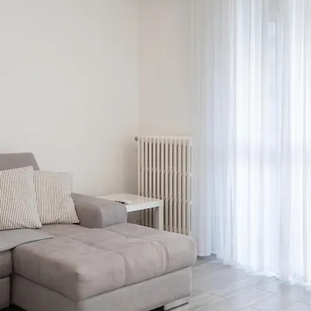 10min Rhofiera & Sansiro - 5min Metro - Ac - Freeparking Apartment