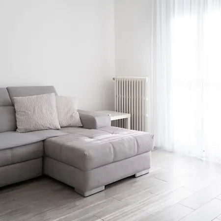 10min Rhofiera & Sansiro - 5min Metro - Ac - Freeparking Apartment